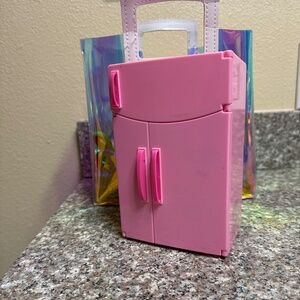 Claire’s Mini Frig